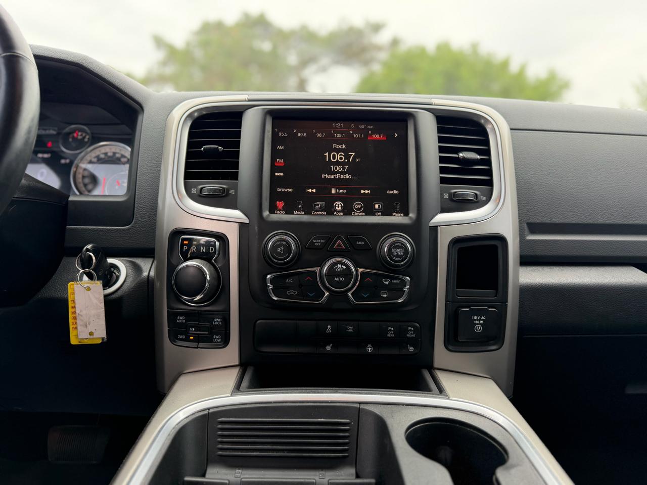 RAM 1500 4WD Crew Cab 140.5" Big Horn 2016