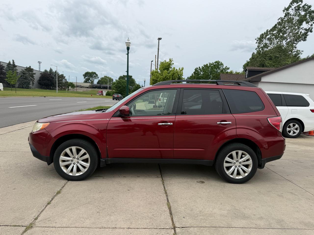 Subaru Forester 4dr Auto 2.5X Premium w/All-Weather Pkg 2011