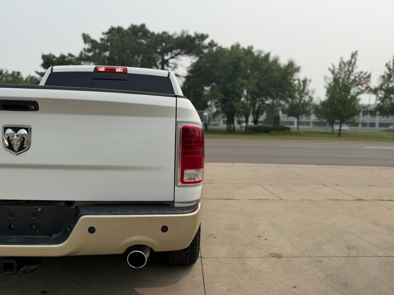 RAM 1500 4WD Crew Cab 140.5" Laramie Longhorn 2013