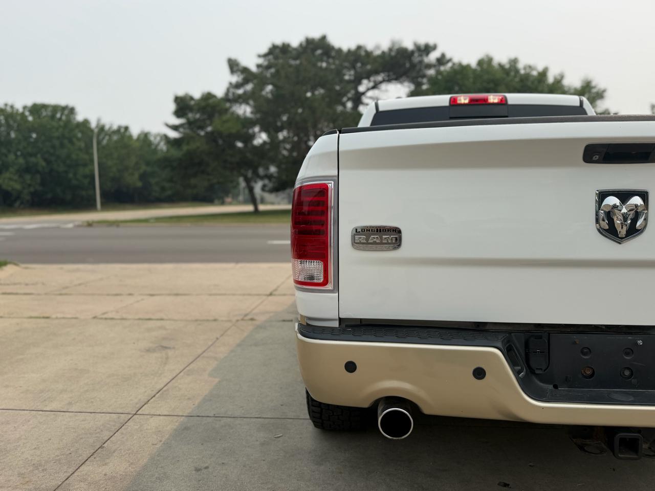 RAM 1500 4WD Crew Cab 140.5" Laramie Longhorn 2013