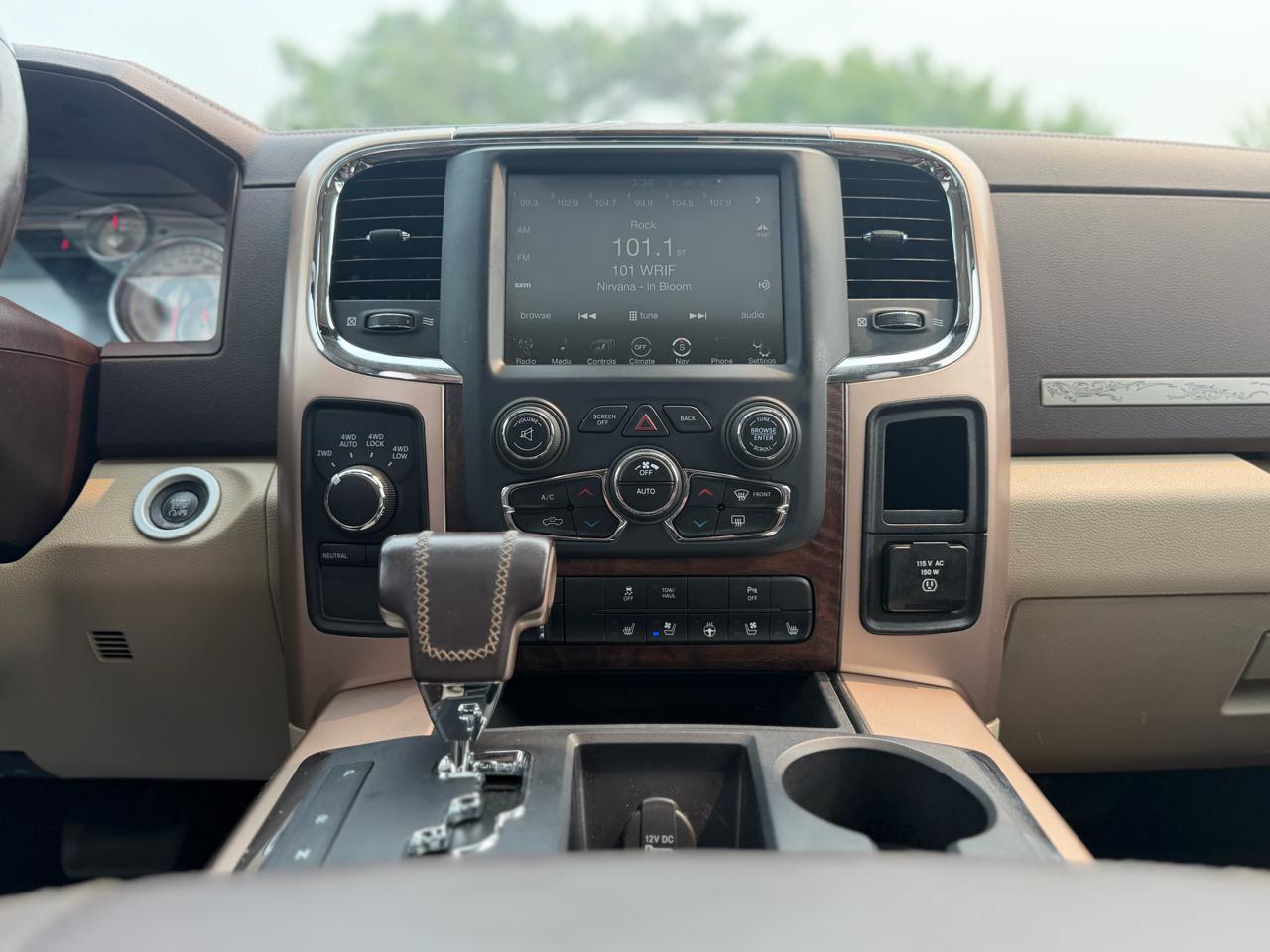 RAM 1500 4WD Crew Cab 140.5" Laramie Longhorn 2013