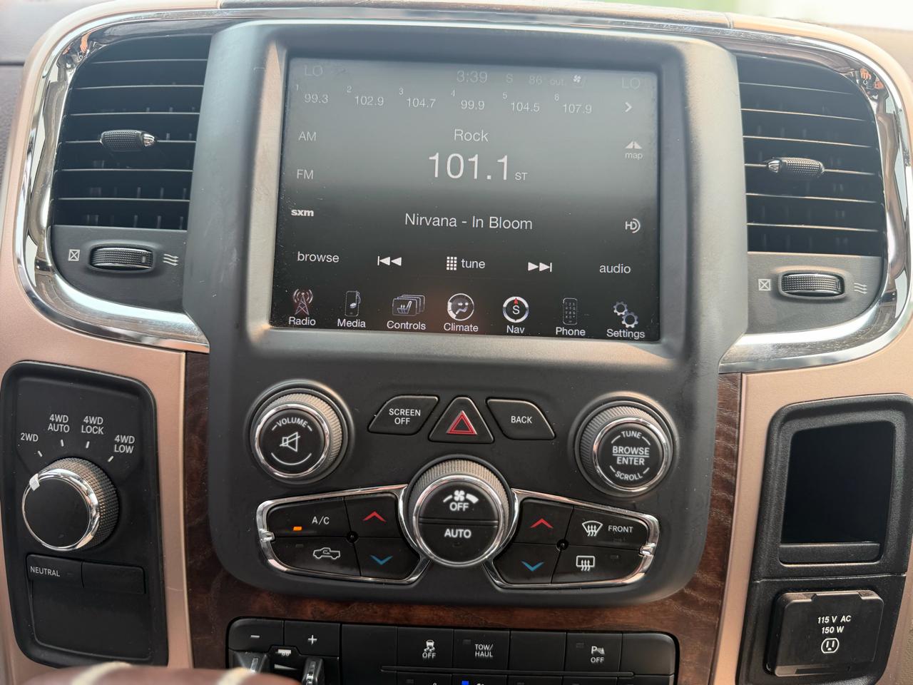 RAM 1500 4WD Crew Cab 140.5" Laramie Longhorn 2013