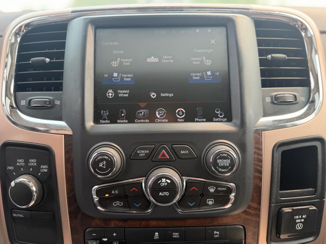 RAM 1500 4WD Crew Cab 140.5" Laramie Longhorn 2013