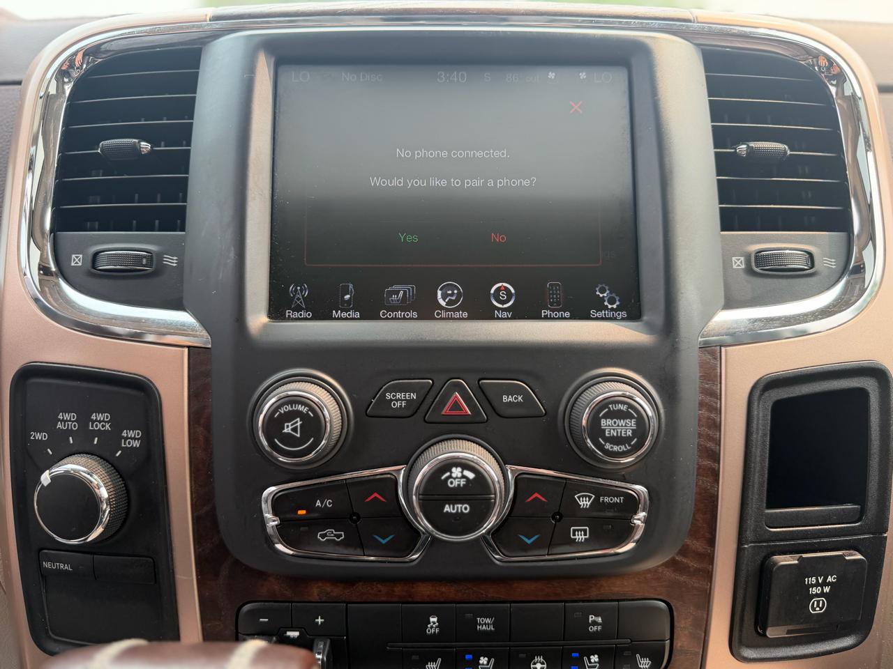 RAM 1500 4WD Crew Cab 140.5" Laramie Longhorn 2013