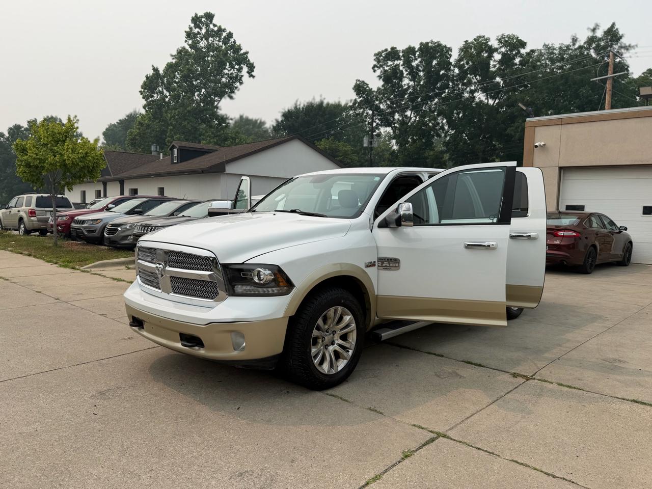 RAM 1500 4WD Crew Cab 140.5" Laramie Longhorn 2013