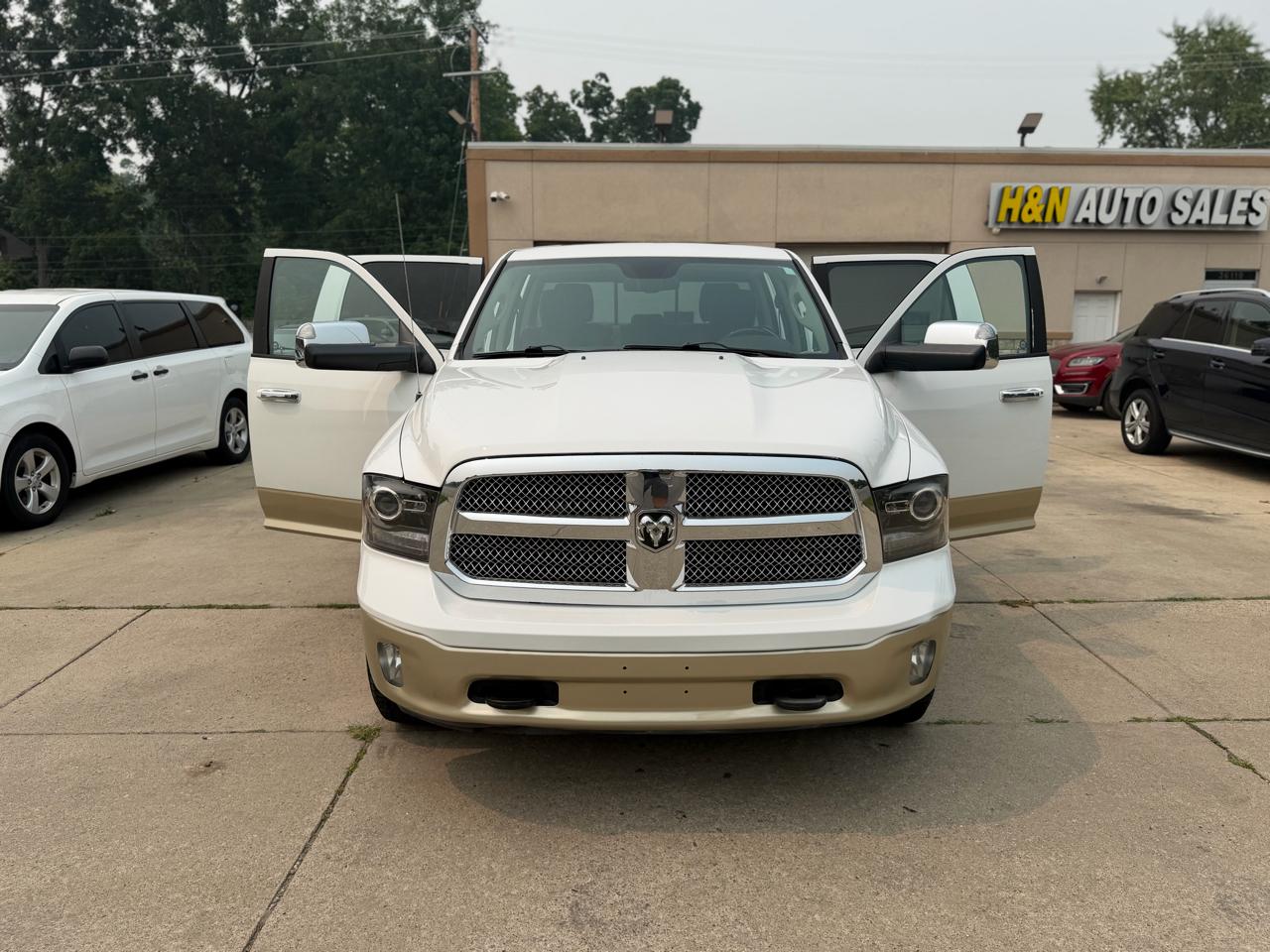 RAM 1500 4WD Crew Cab 140.5" Laramie Longhorn 2013