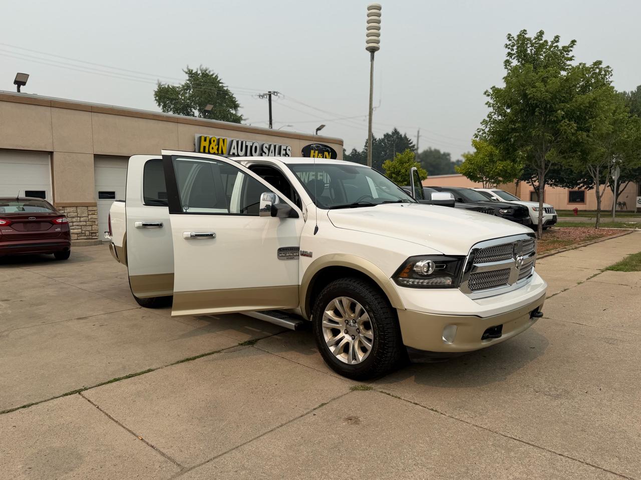 RAM 1500 4WD Crew Cab 140.5" Laramie Longhorn 2013