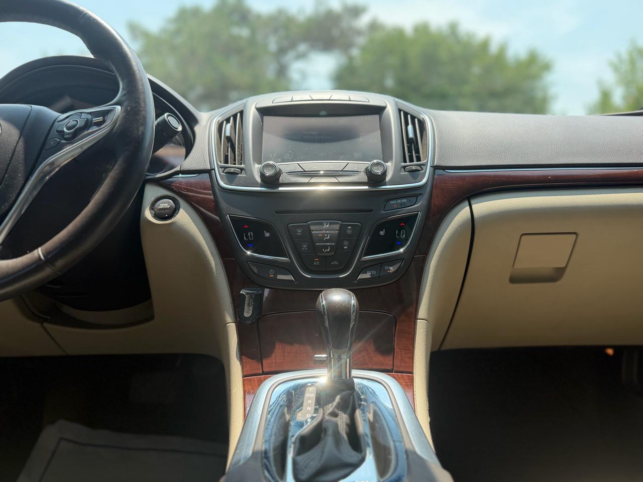 Buick Regal 4dr Sdn Premium II FWD 2016