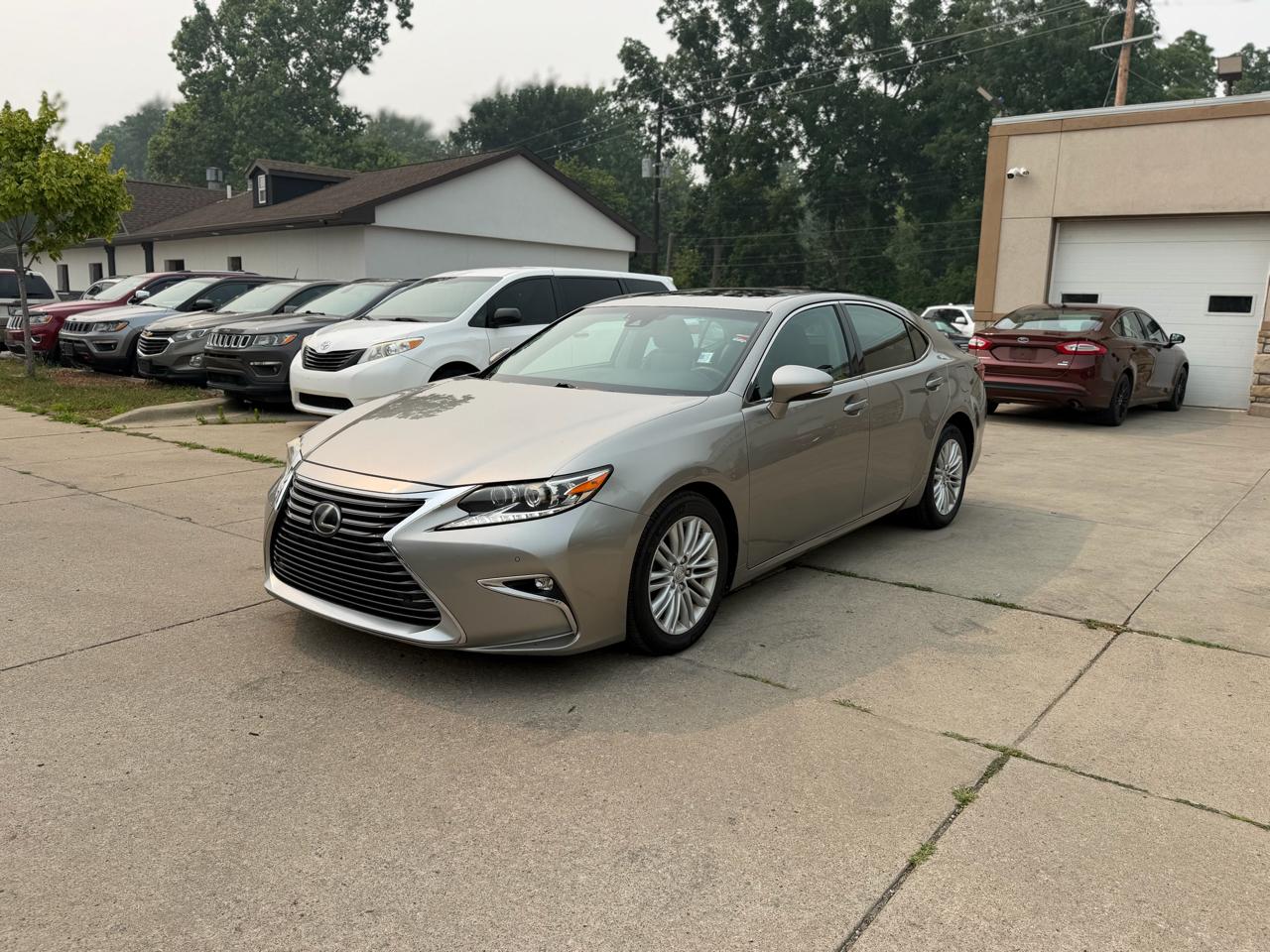 Lexus ES 350 4dr Sdn 2016