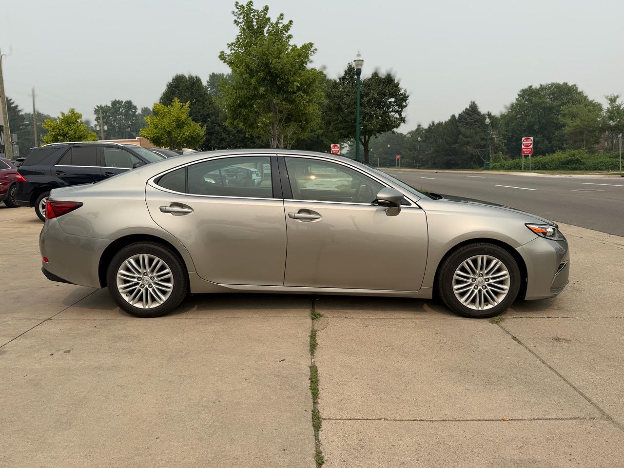 Lexus ES 350 4dr Sdn 2016