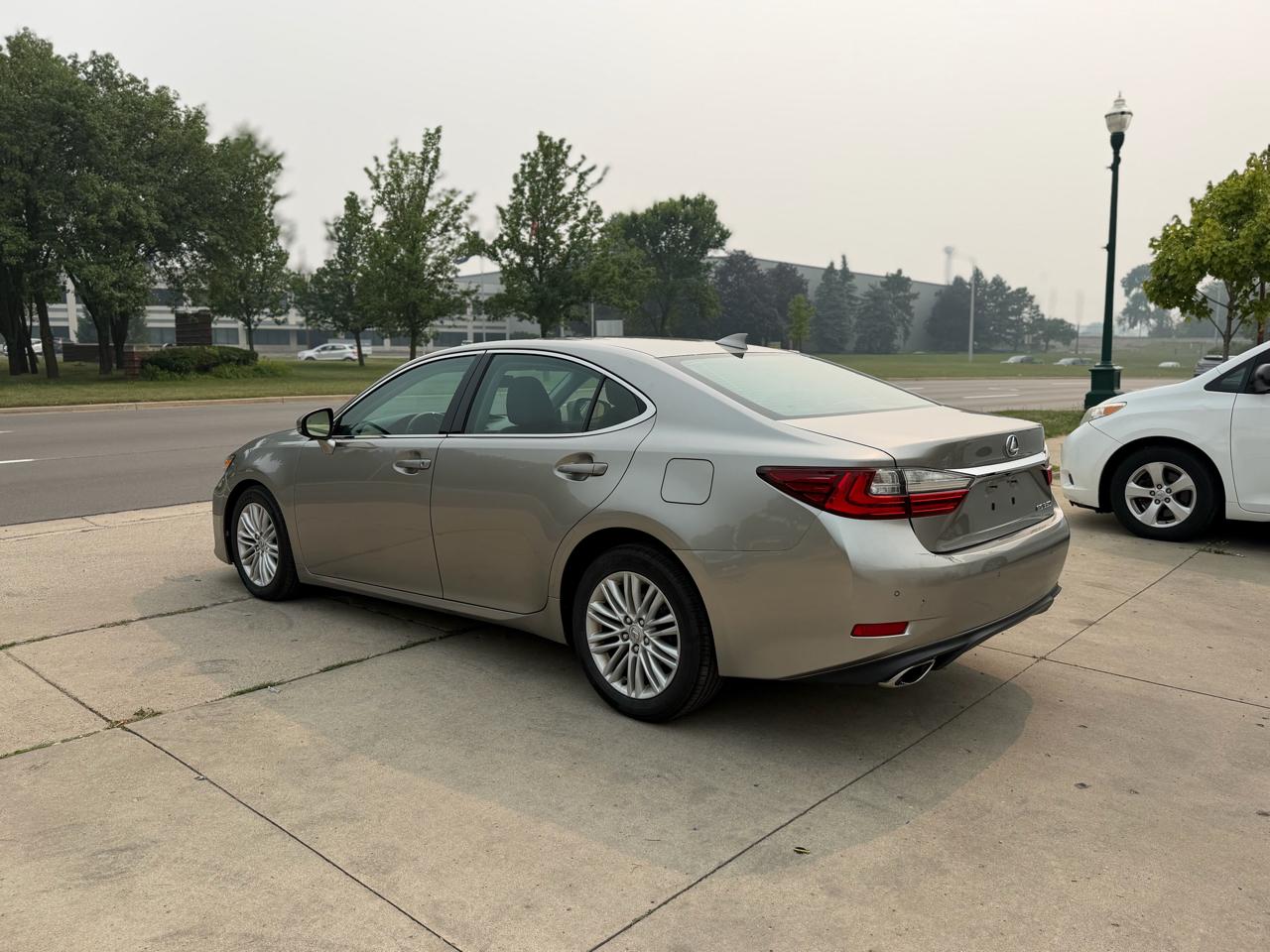 Lexus ES 350 4dr Sdn 2016