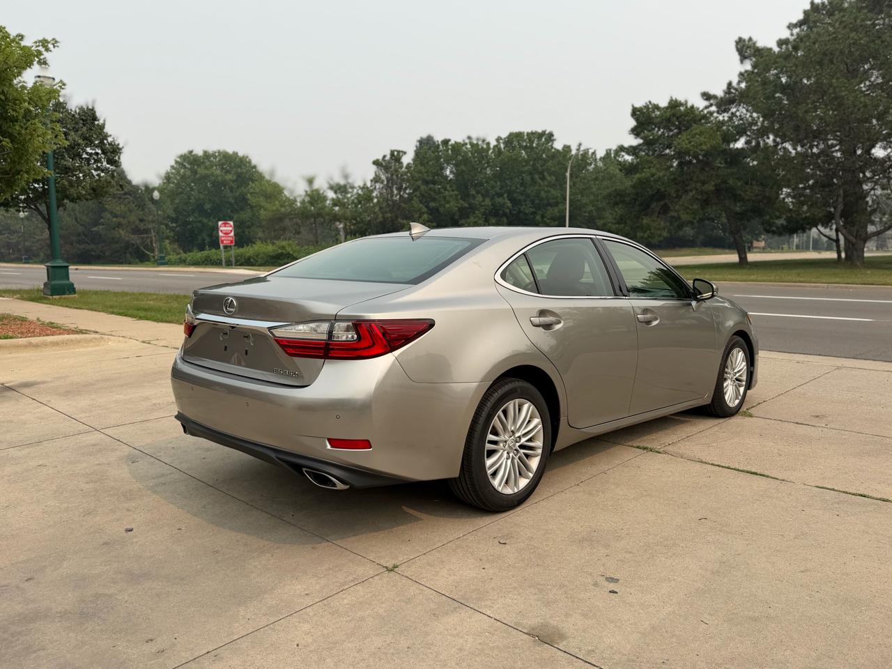 Lexus ES 350 4dr Sdn 2016