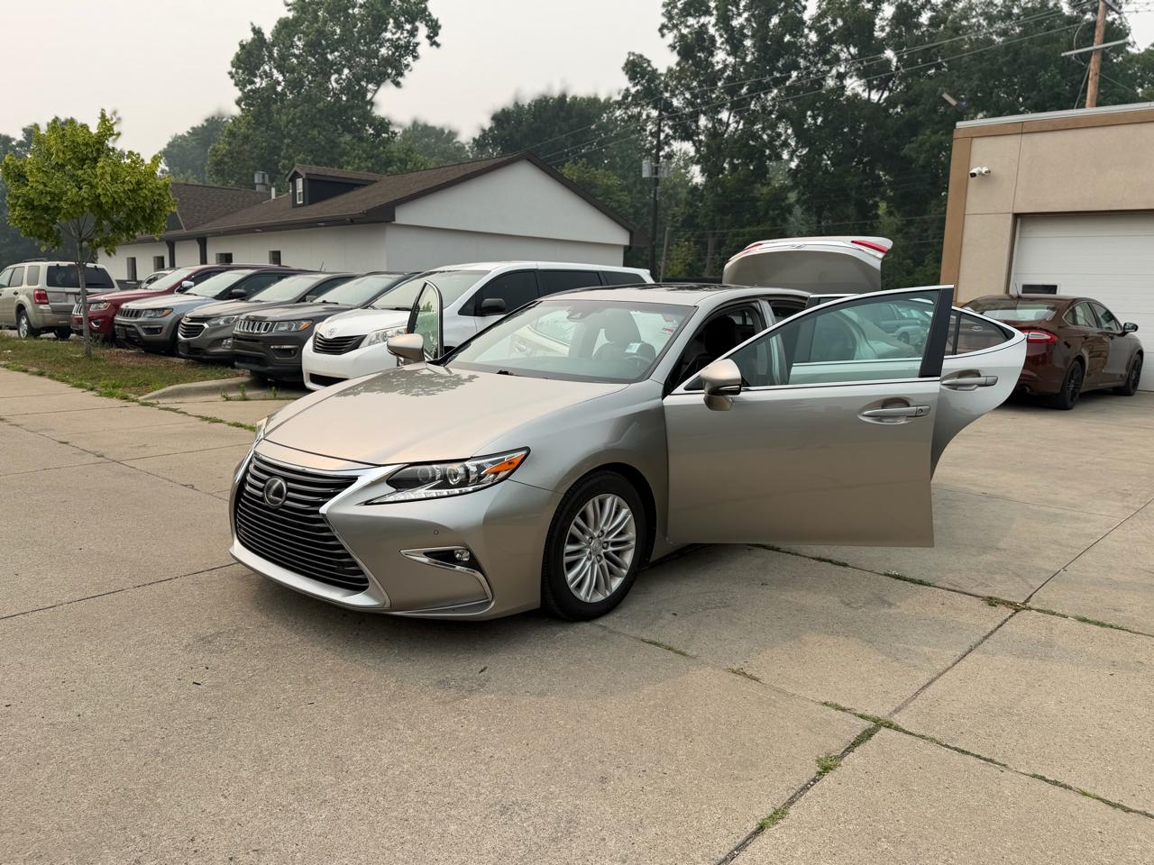 Lexus ES 350 4dr Sdn 2016