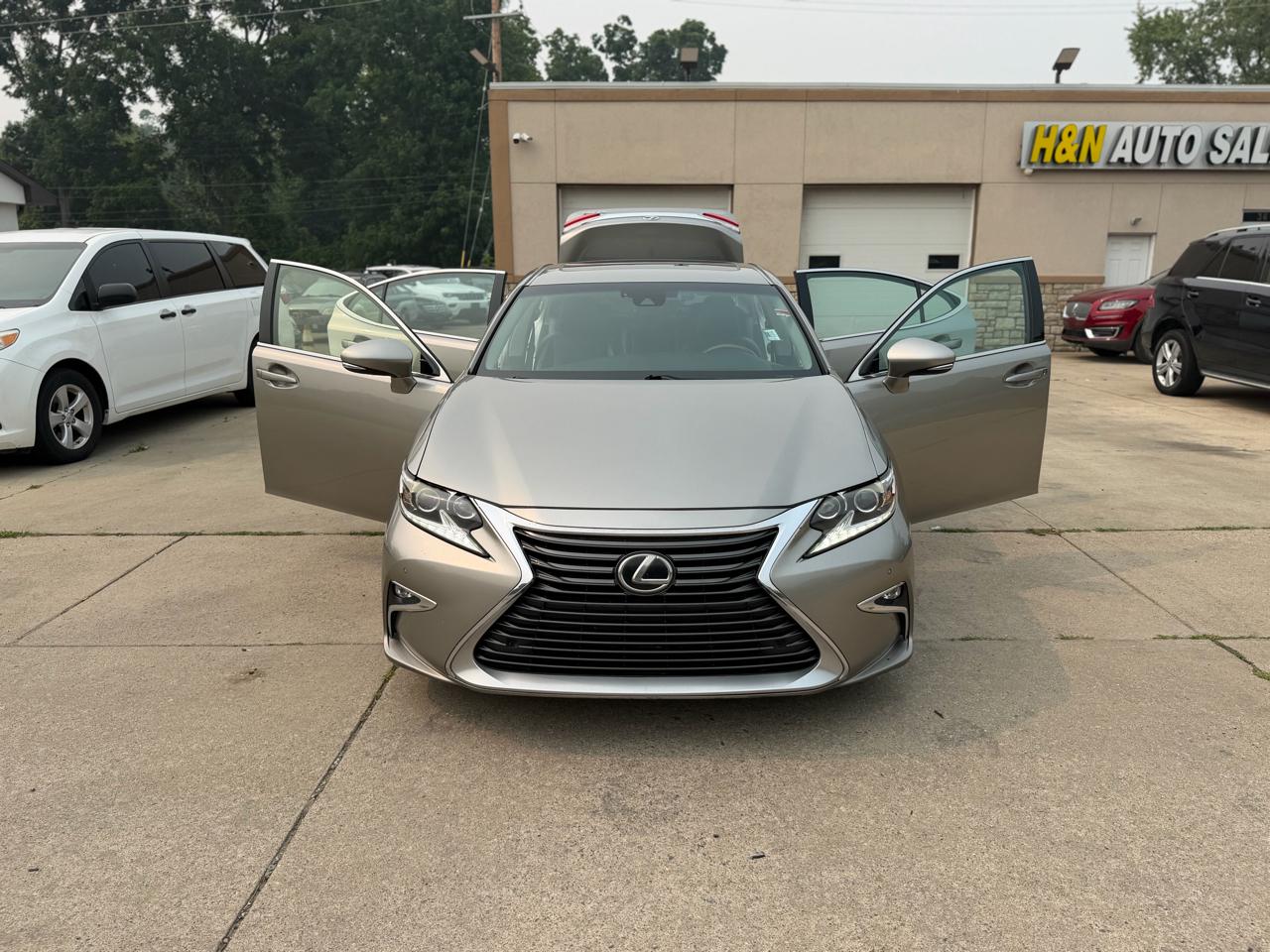 Lexus ES 350 4dr Sdn 2016