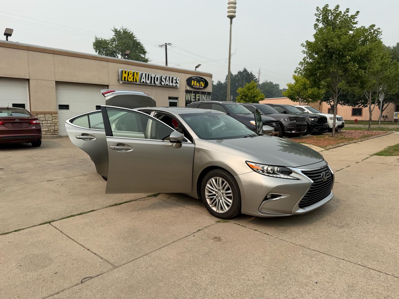 Lexus ES 350 4dr Sdn 2016