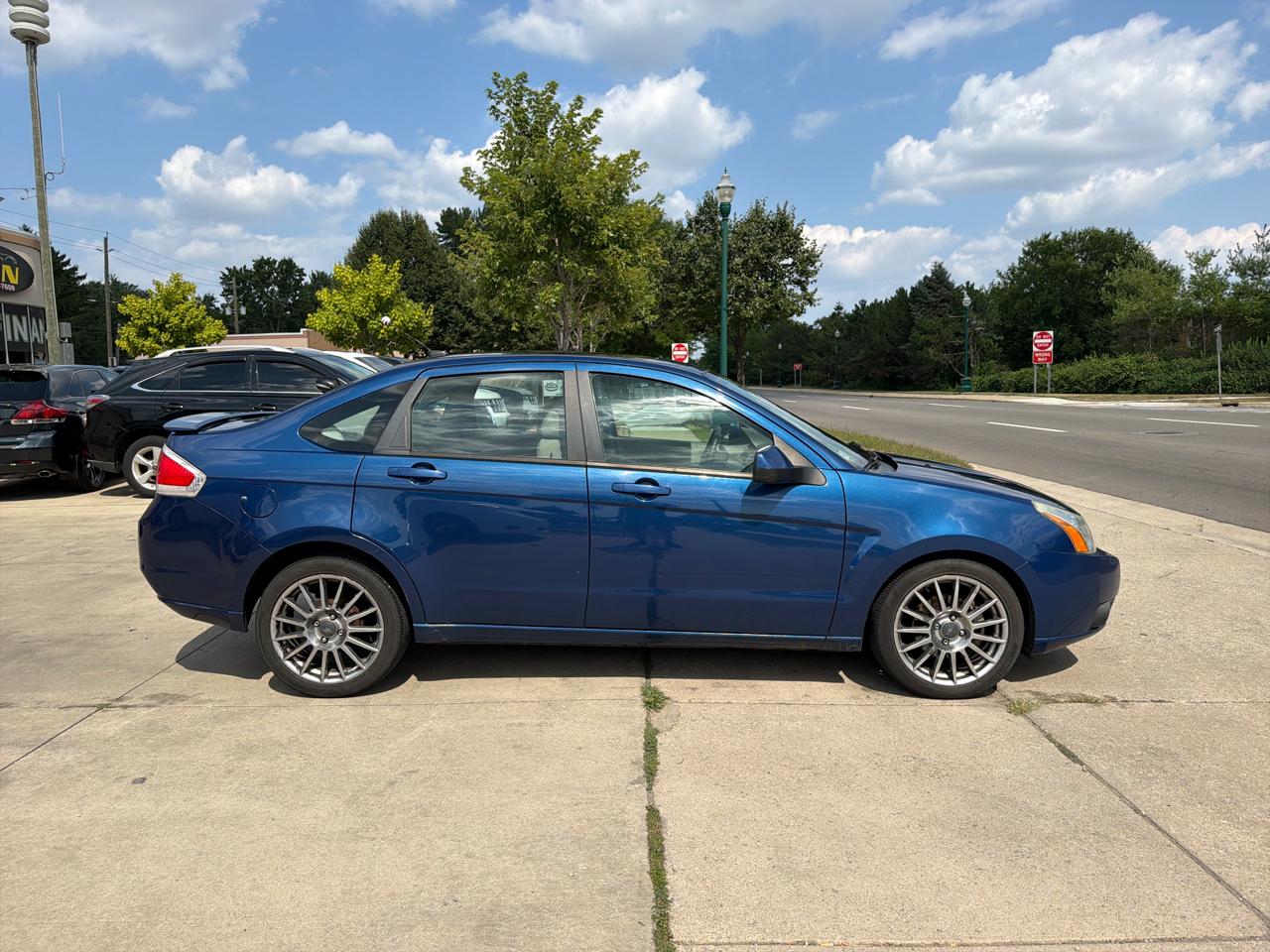 Ford Focus 4dr Sdn SES 2009