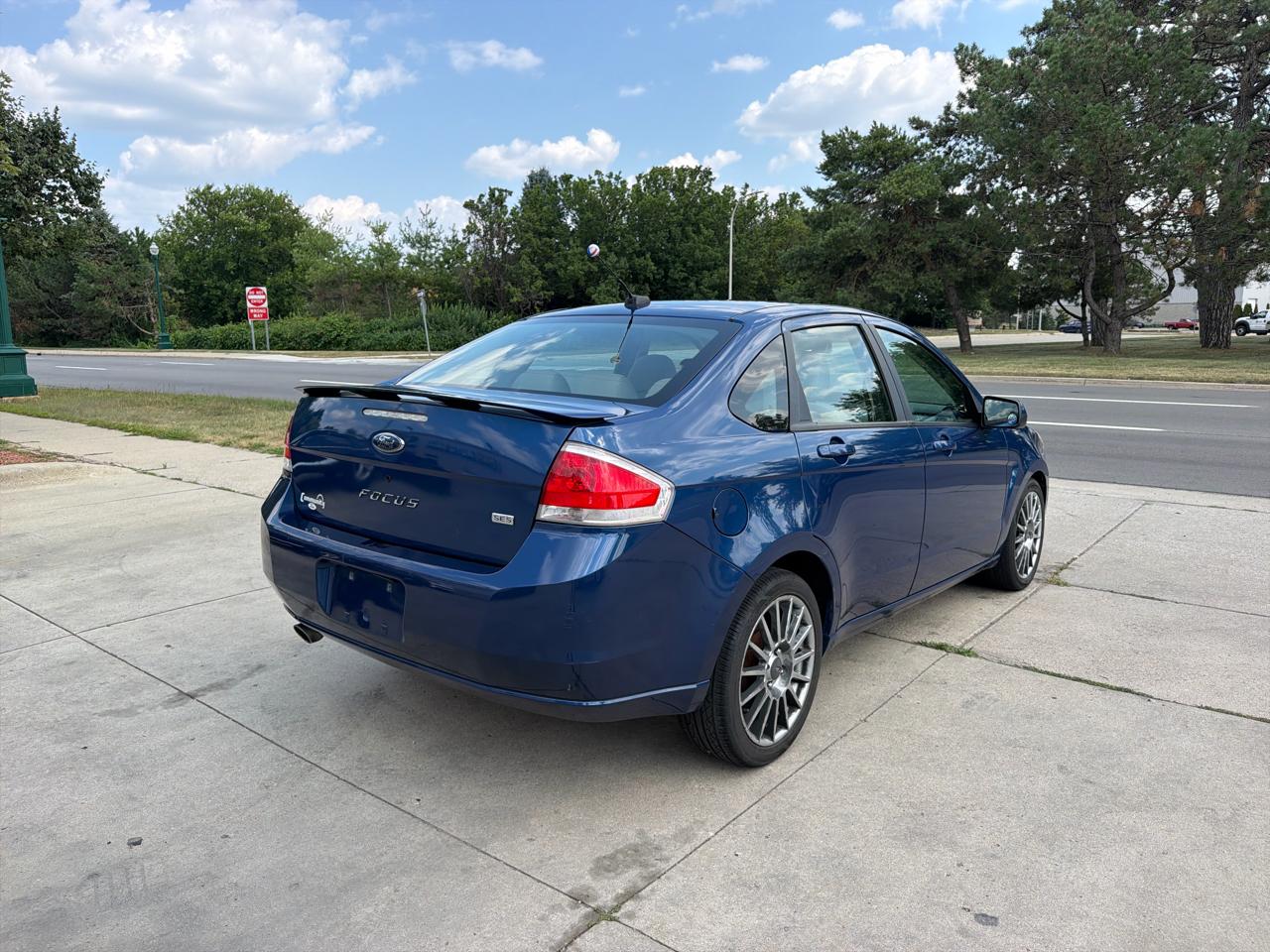 Ford Focus 4dr Sdn SES 2009