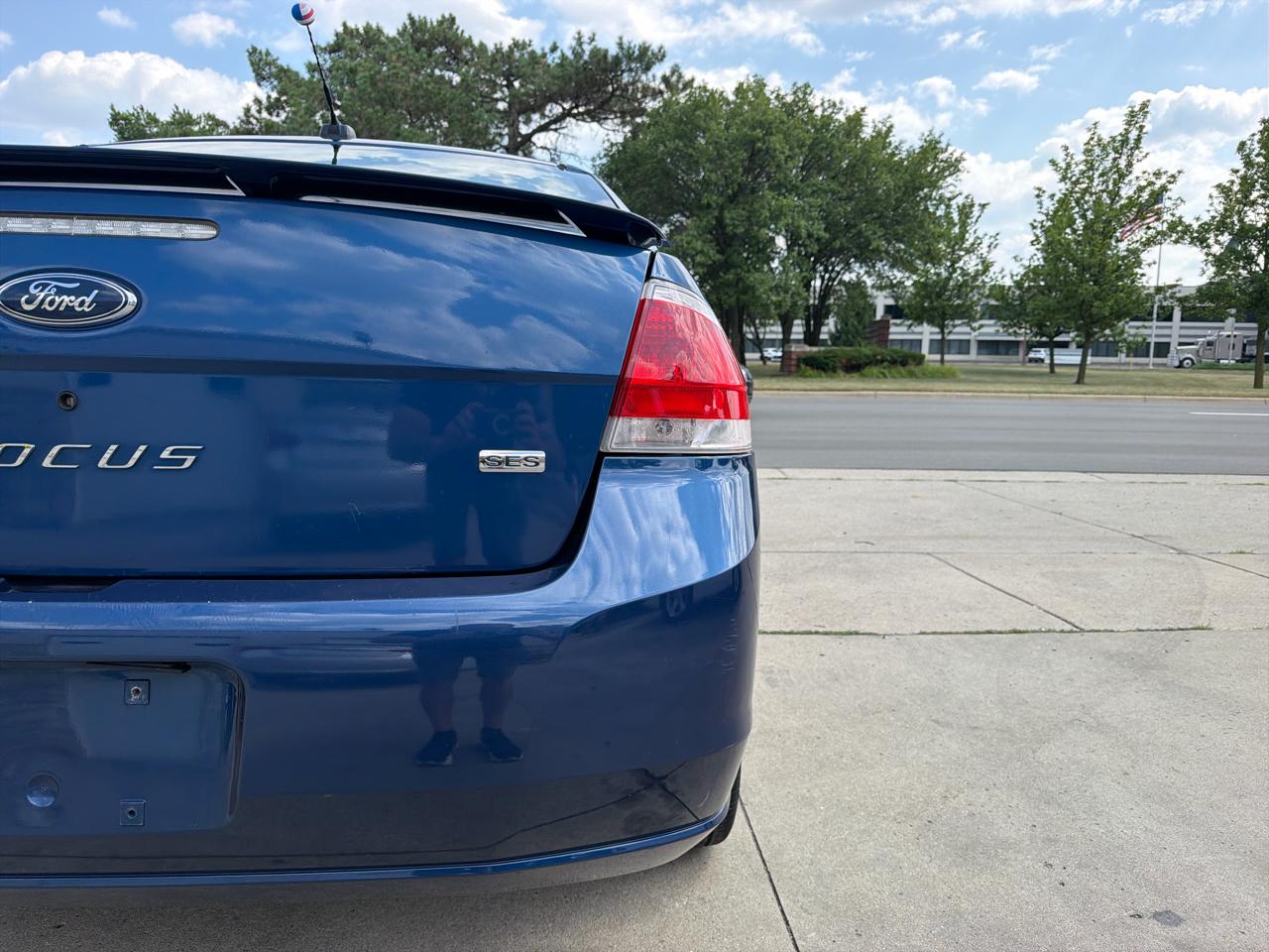 Ford Focus 4dr Sdn SES 2009