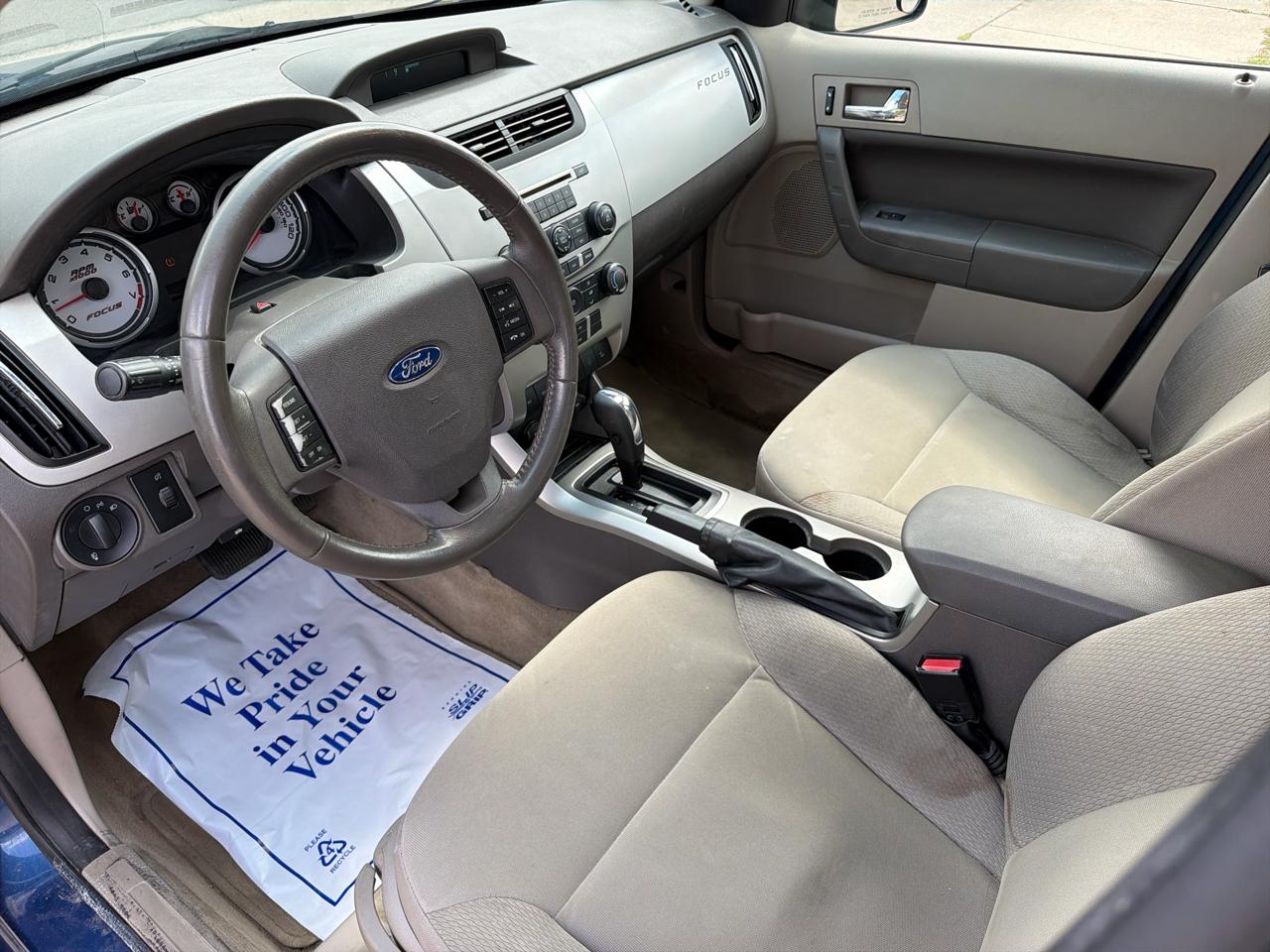 Ford Focus 4dr Sdn SES 2009