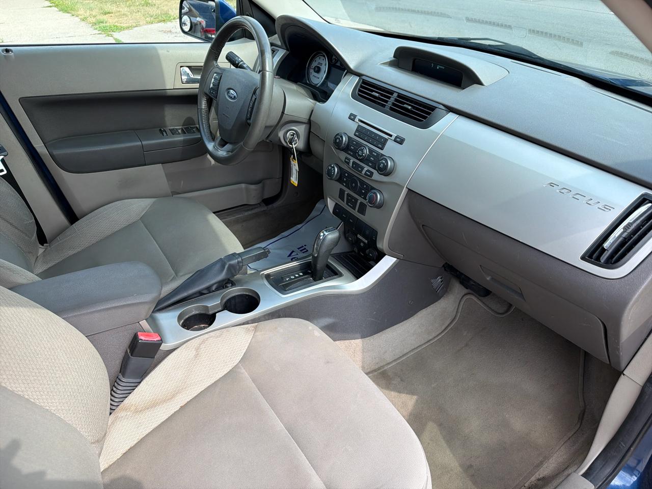 Ford Focus 4dr Sdn SES 2009