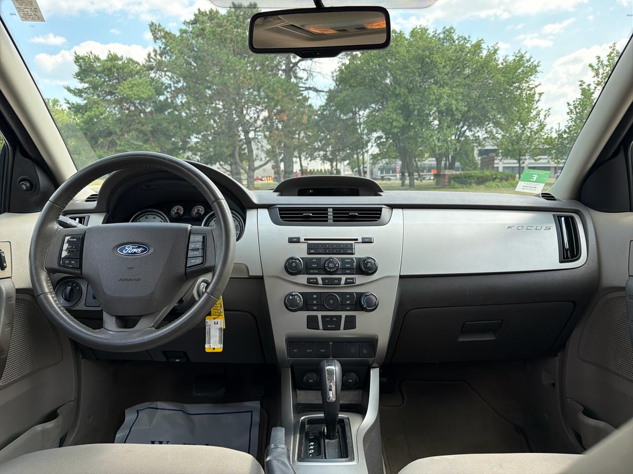 Ford Focus 4dr Sdn SES 2009