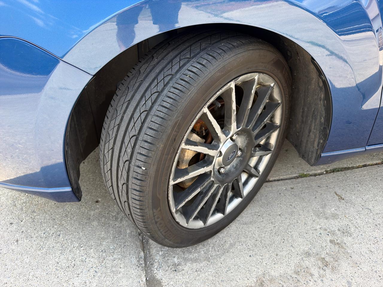 Ford Focus 4dr Sdn SES 2009