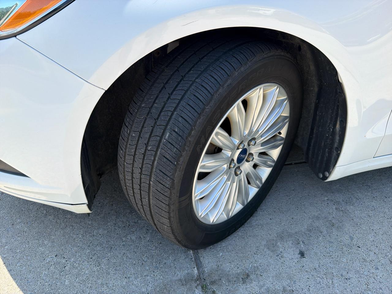 Ford Fusion 4dr Sdn SE Hybrid FWD 2014