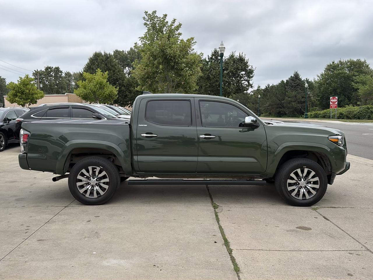 Toyota Tacoma 4WD Limited Double Cab 5' Bed V6 AT (Natl) 2022