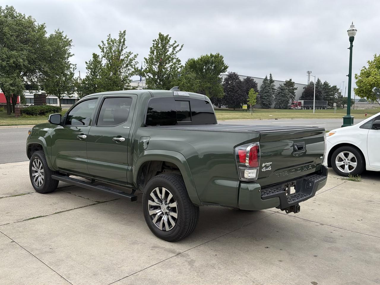 Toyota Tacoma 4WD Limited Double Cab 5' Bed V6 AT (Natl) 2022