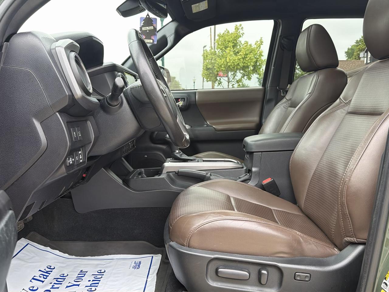 Toyota Tacoma 4WD Limited Double Cab 5' Bed V6 AT (Natl) 2022