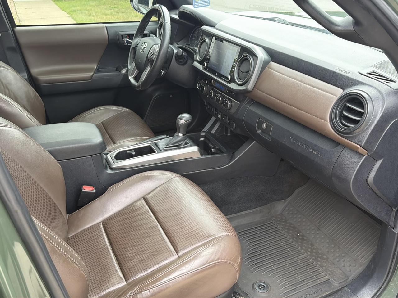 Toyota Tacoma 4WD Limited Double Cab 5' Bed V6 AT (Natl) 2022
