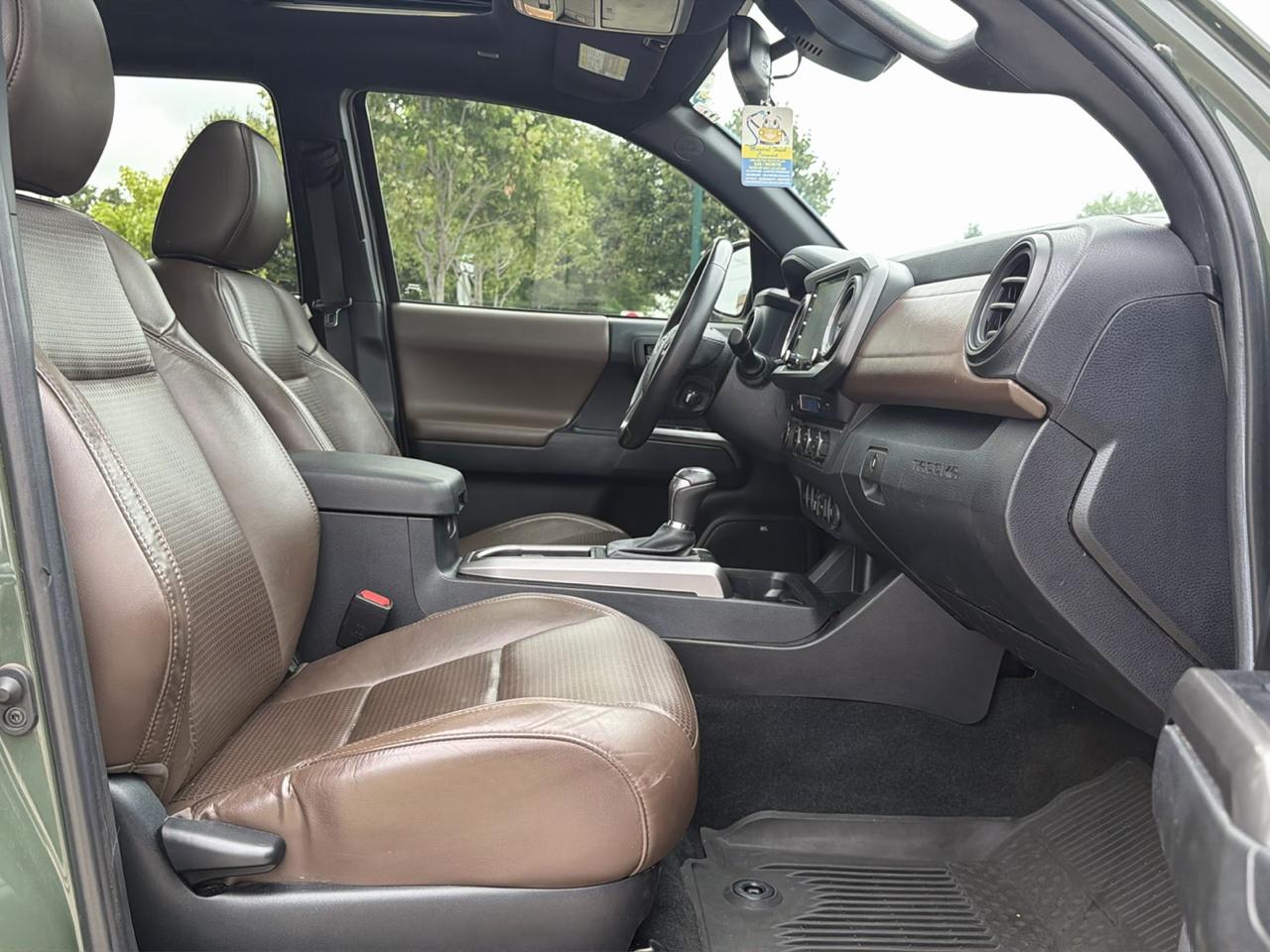 Toyota Tacoma 4WD Limited Double Cab 5' Bed V6 AT (Natl) 2022
