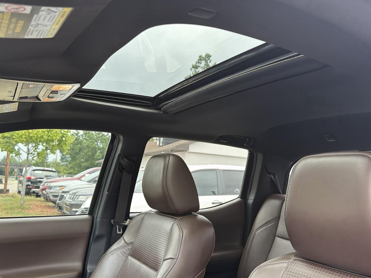 Toyota Tacoma 4WD Limited Double Cab 5' Bed V6 AT (Natl) 2022
