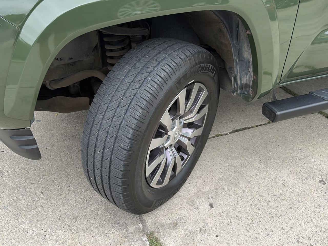 Toyota Tacoma 4WD Limited Double Cab 5' Bed V6 AT (Natl) 2022