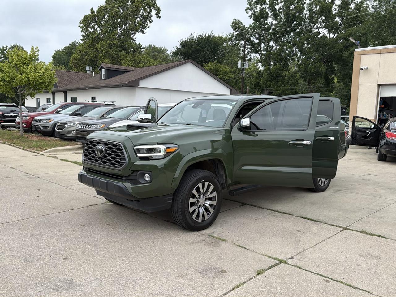 Toyota Tacoma 4WD Limited Double Cab 5' Bed V6 AT (Natl) 2022