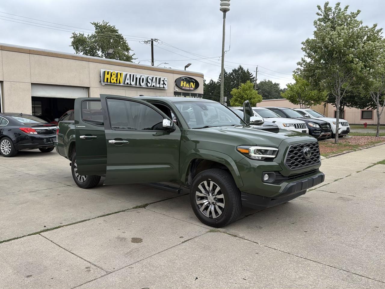 Toyota Tacoma 4WD Limited Double Cab 5' Bed V6 AT (Natl) 2022