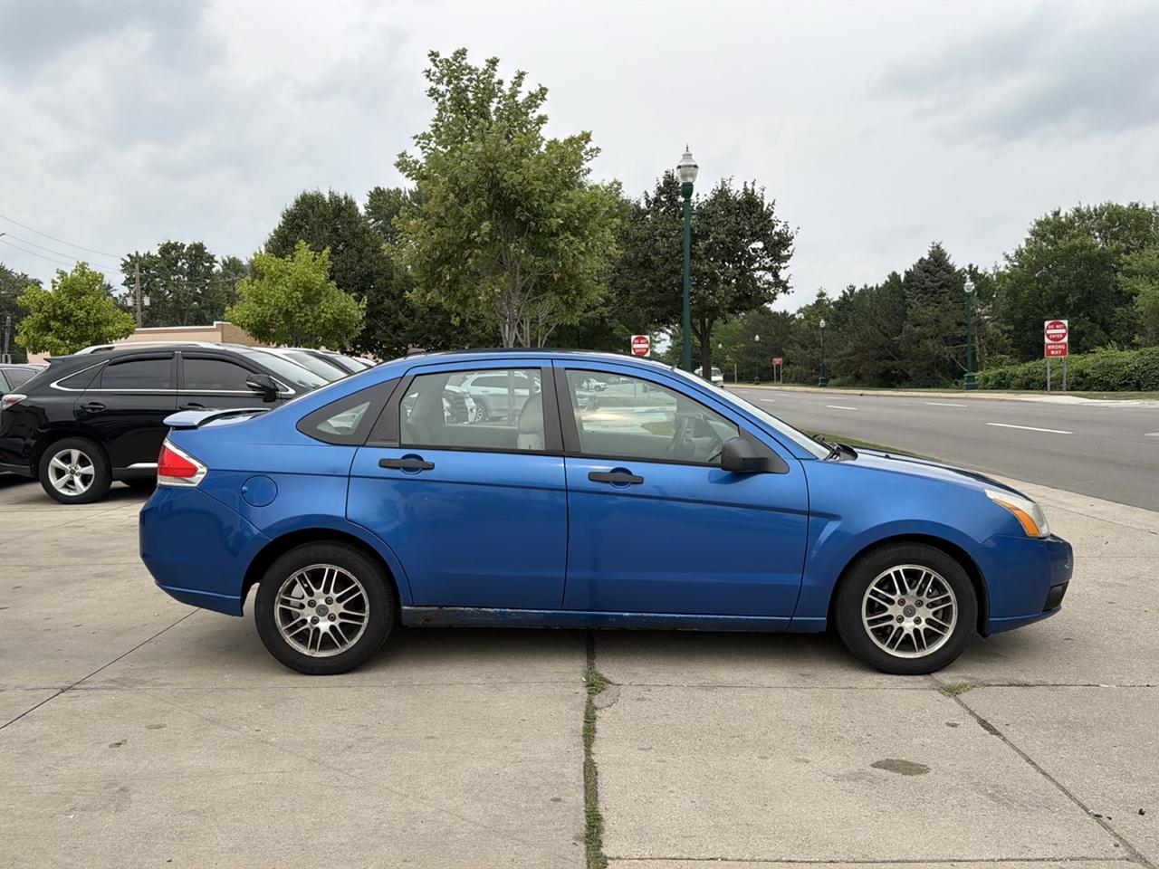 Ford Focus 4dr Sdn SE 2011