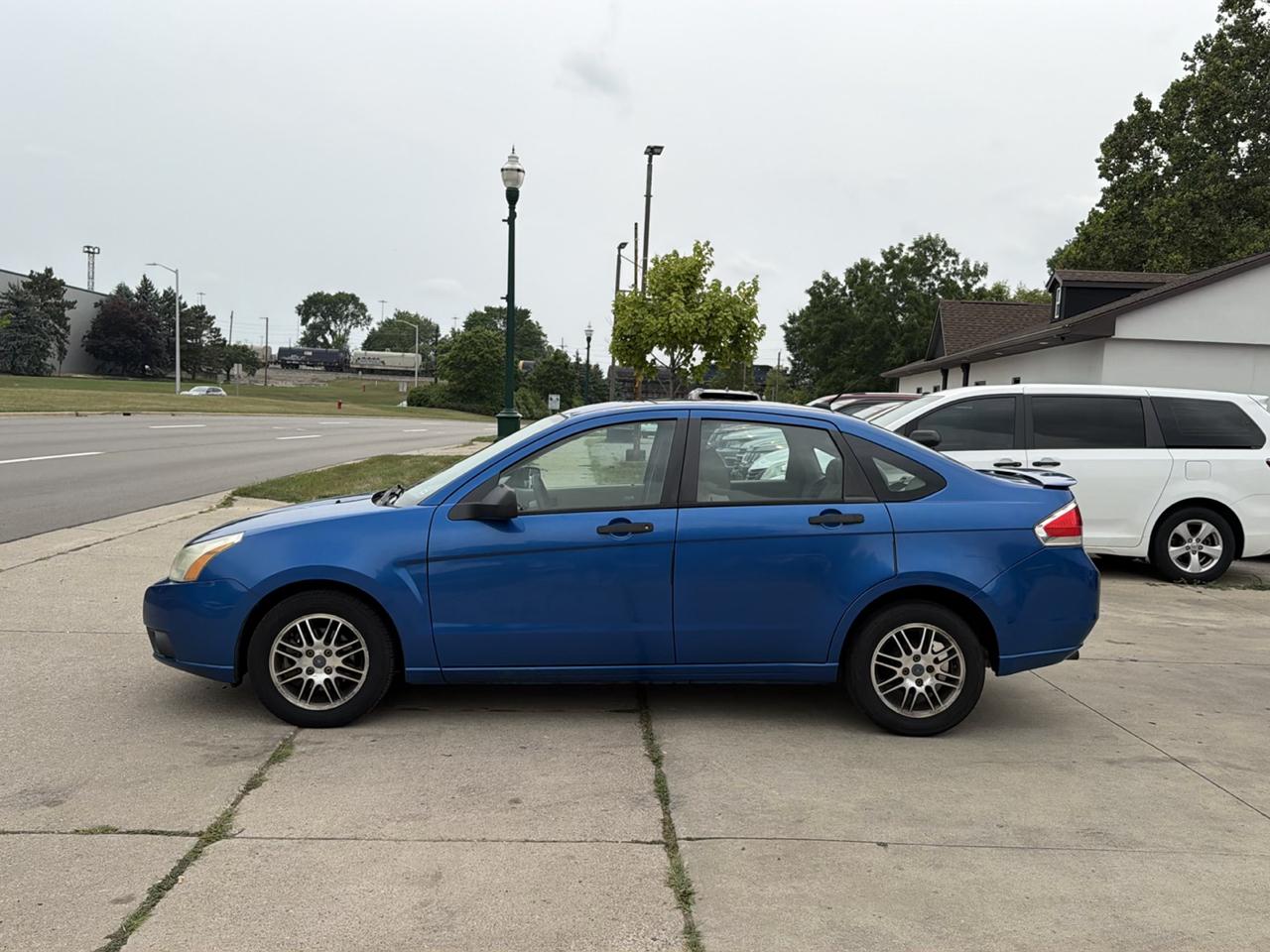 Ford Focus 4dr Sdn SE 2011
