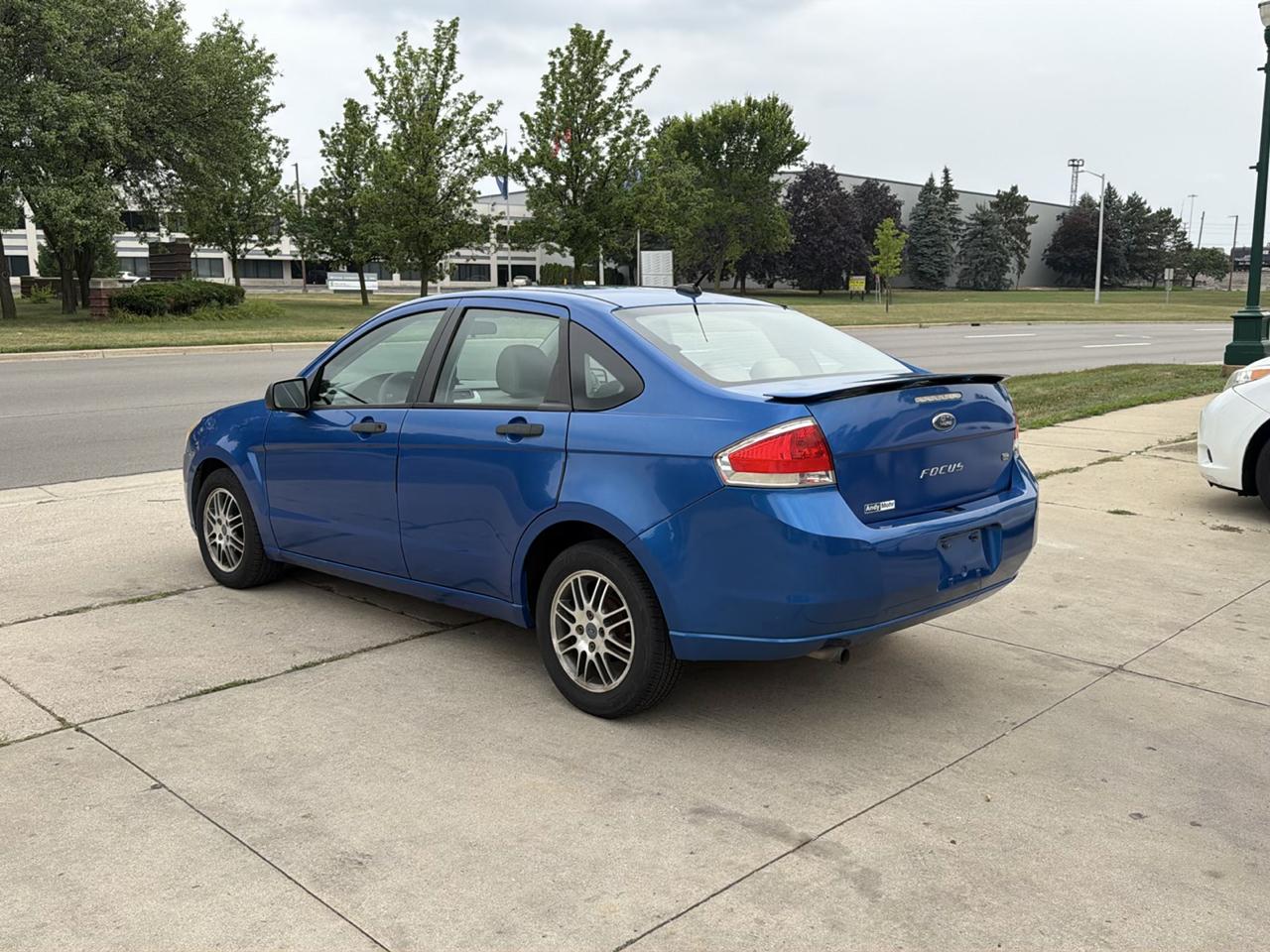 Ford Focus 4dr Sdn SE 2011