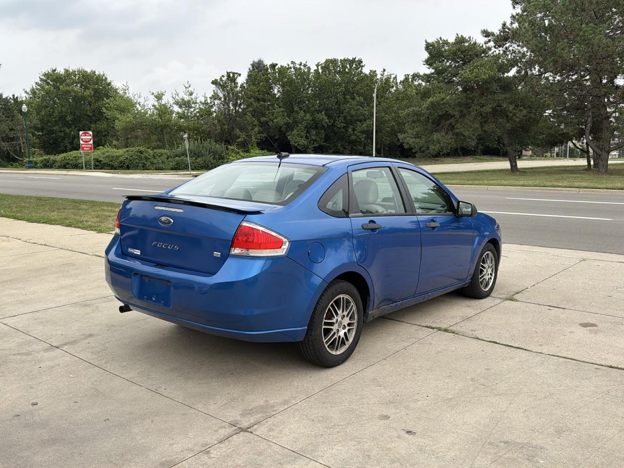 Ford Focus 4dr Sdn SE 2011