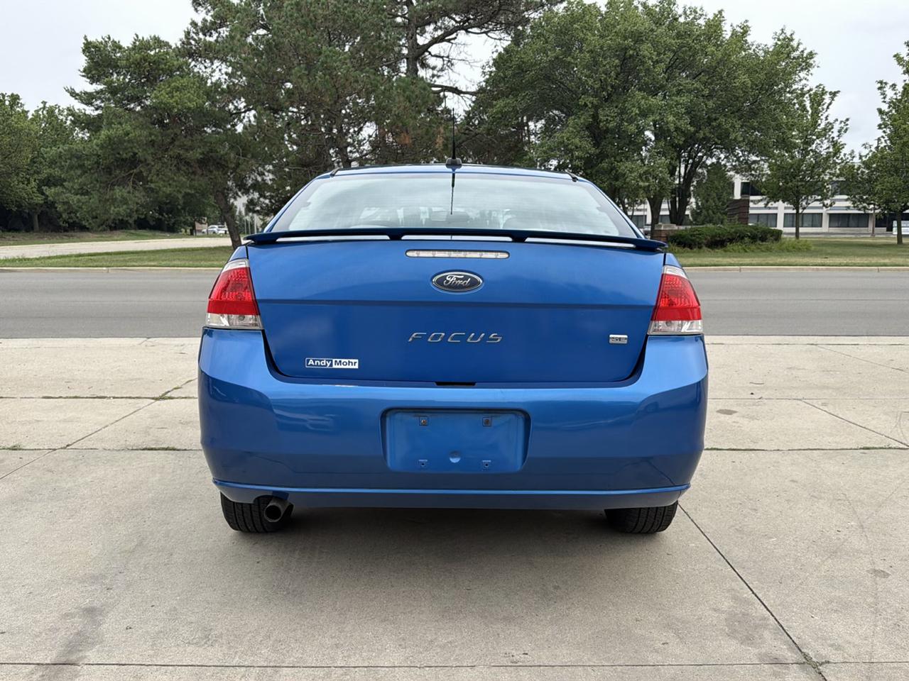 Ford Focus 4dr Sdn SE 2011