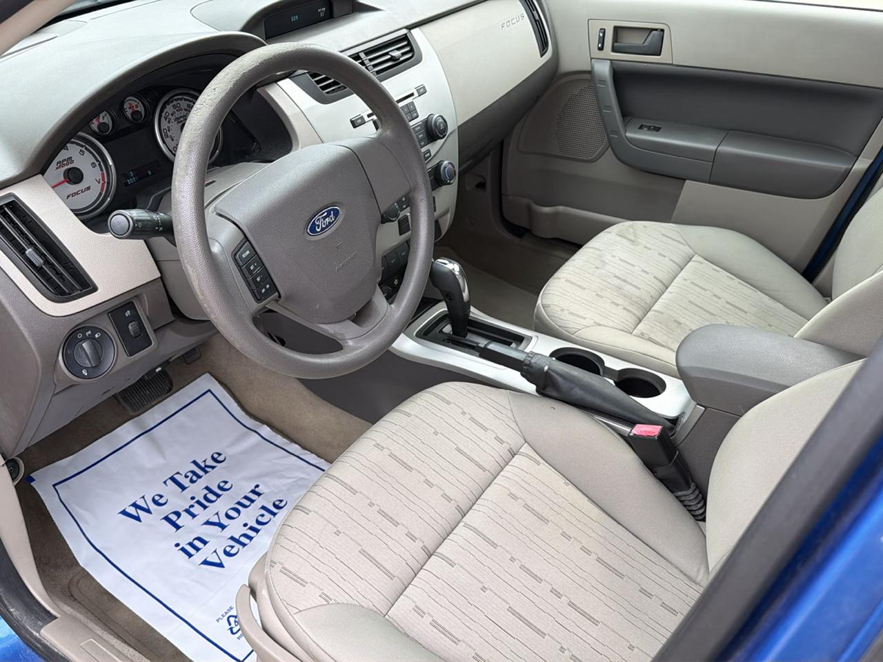 Ford Focus 4dr Sdn SE 2011