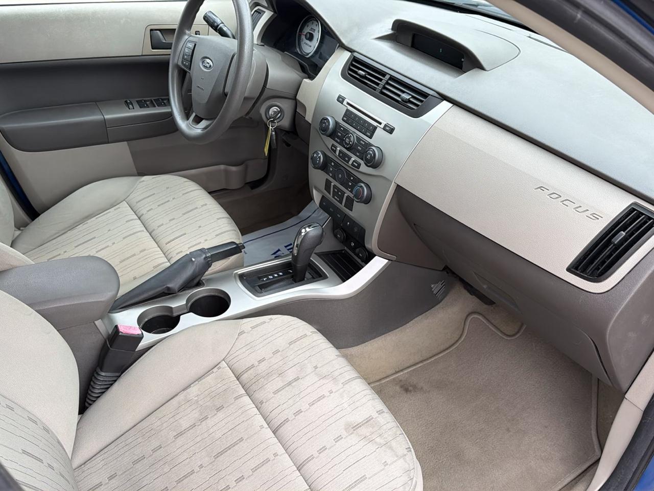 Ford Focus 4dr Sdn SE 2011
