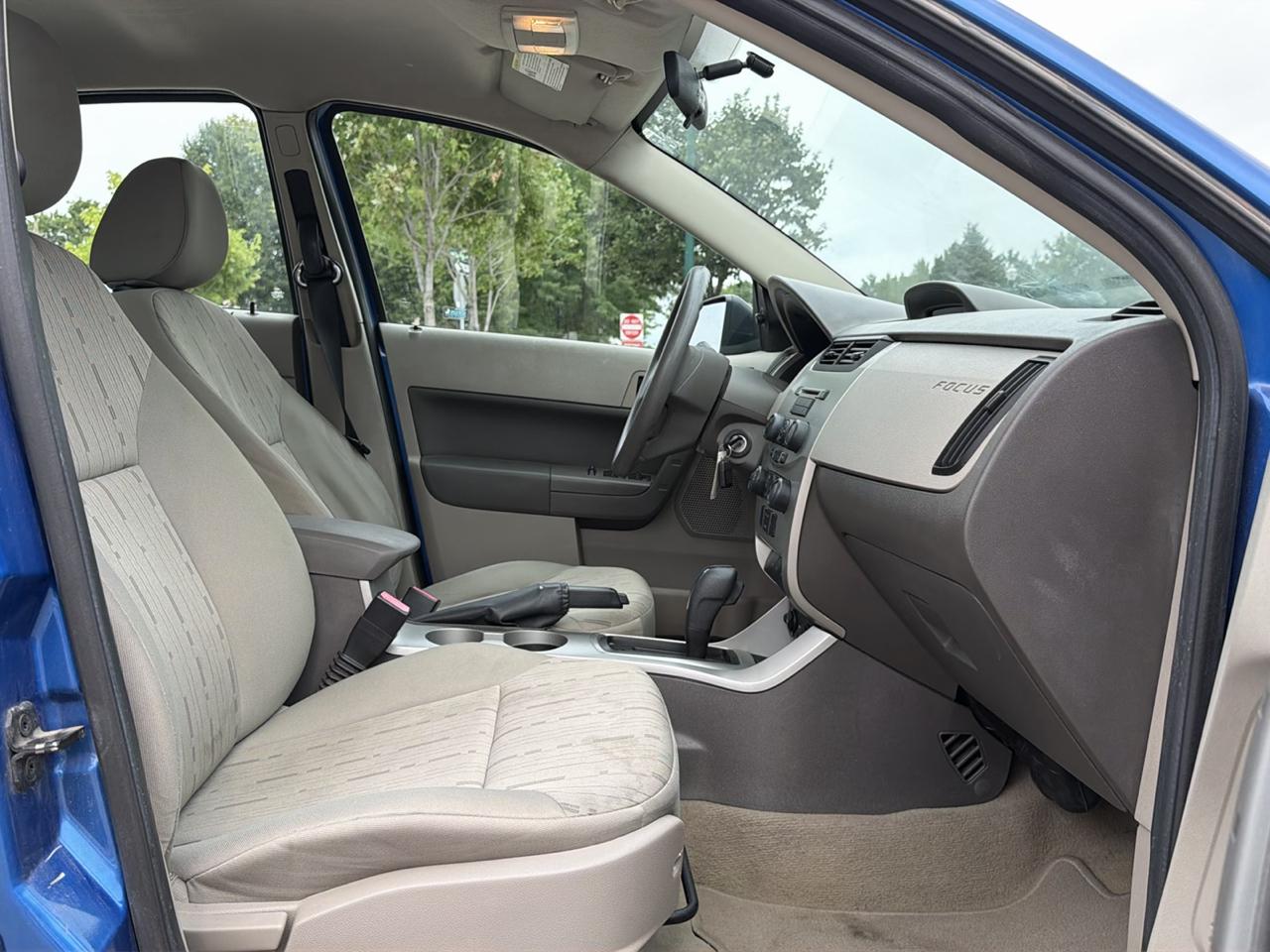Ford Focus 4dr Sdn SE 2011