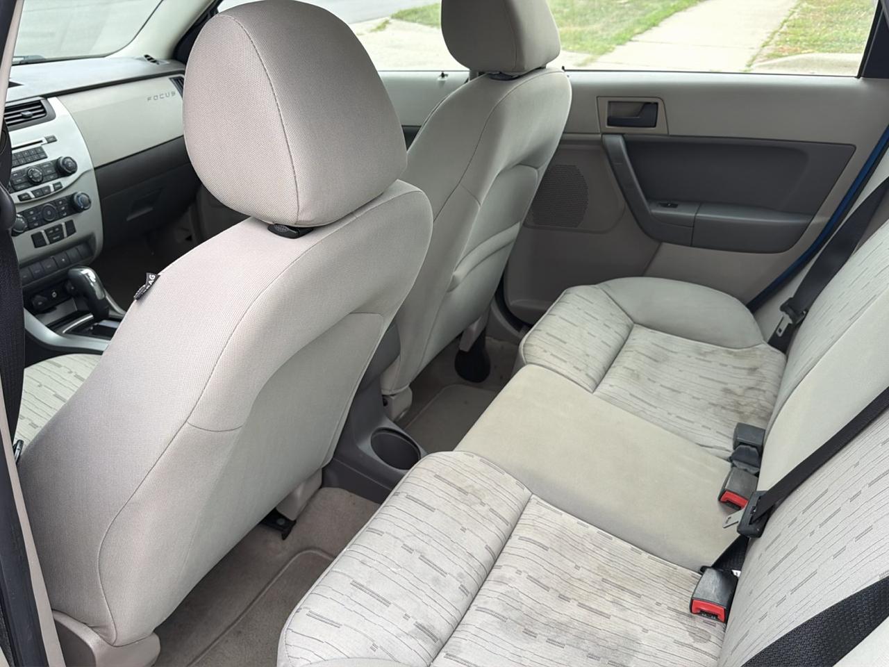 Ford Focus 4dr Sdn SE 2011