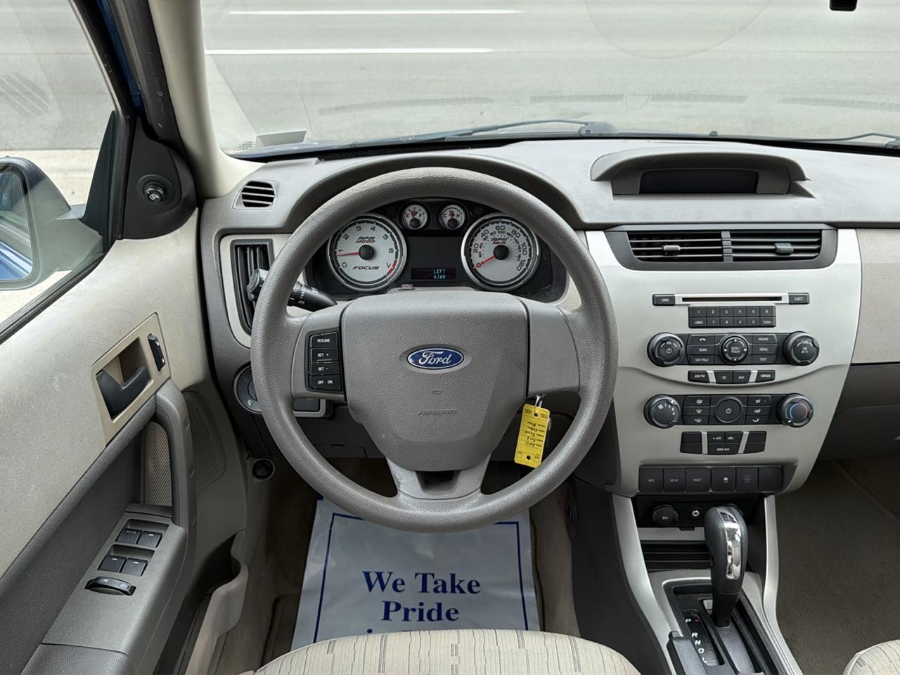 Ford Focus 4dr Sdn SE 2011