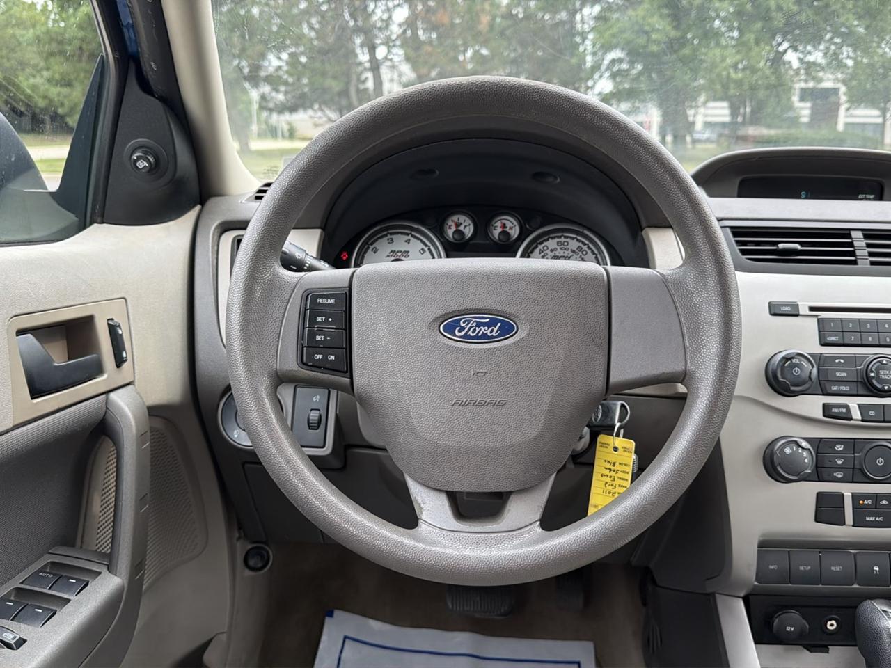 Ford Focus 4dr Sdn SE 2011