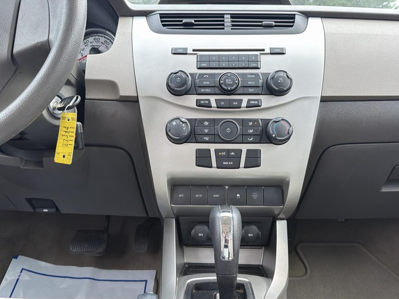Ford Focus 4dr Sdn SE 2011