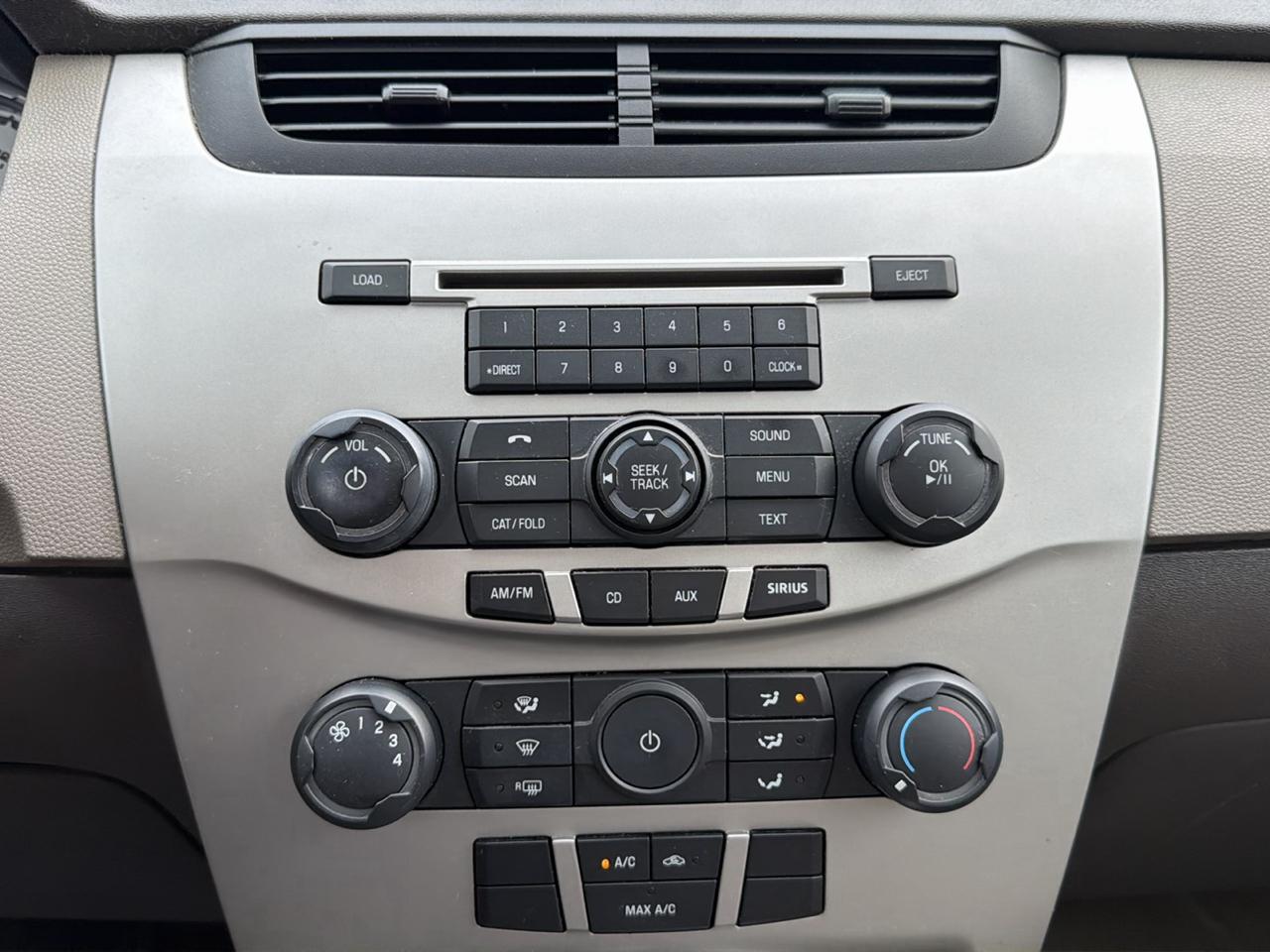 Ford Focus 4dr Sdn SE 2011