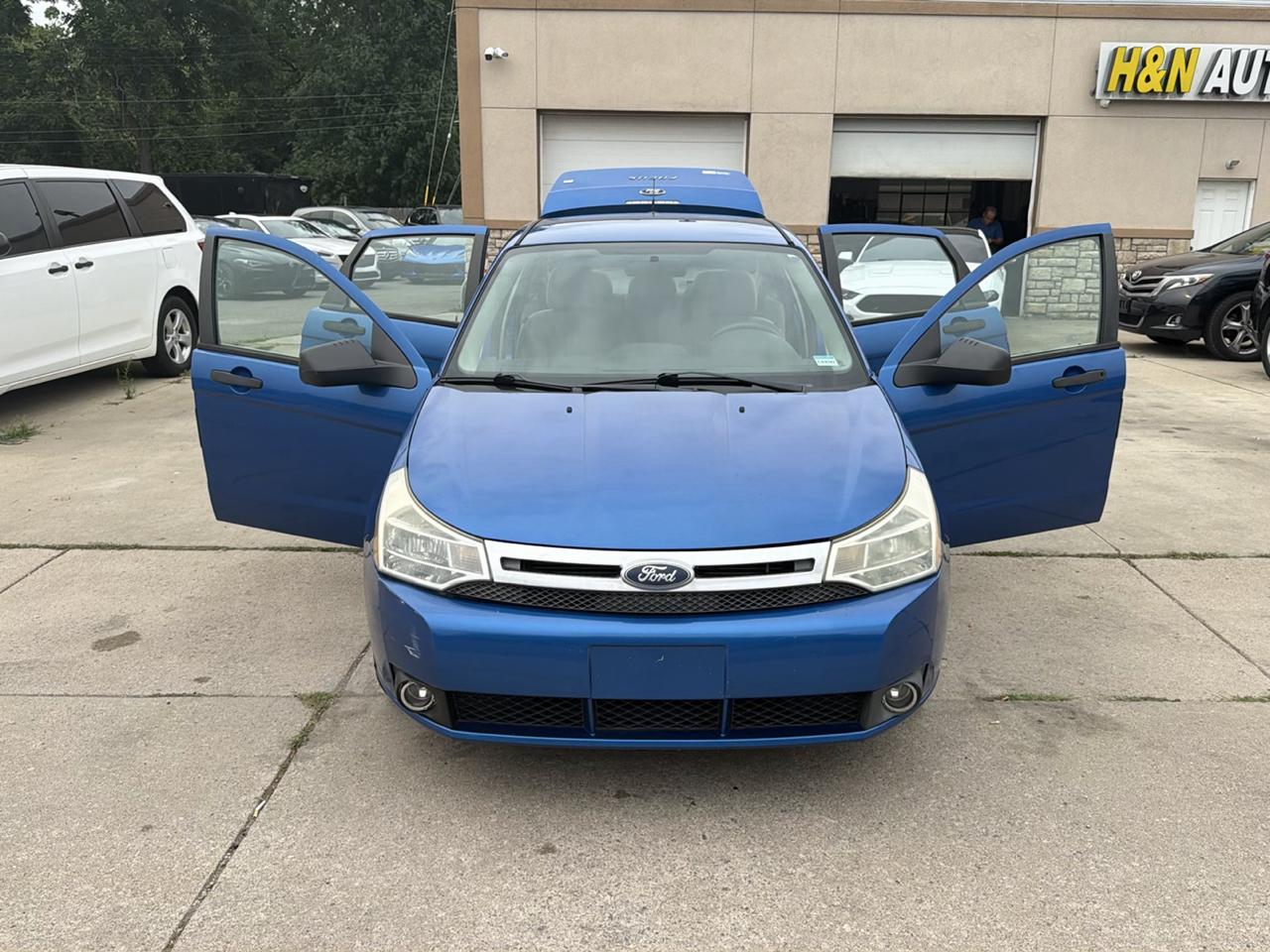 Ford Focus 4dr Sdn SE 2011